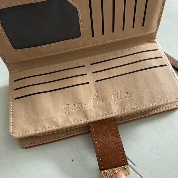 NWT! Vagabond Goods Vegan Leather  Leaf Multifuction Wallet - Picture 4 of 7